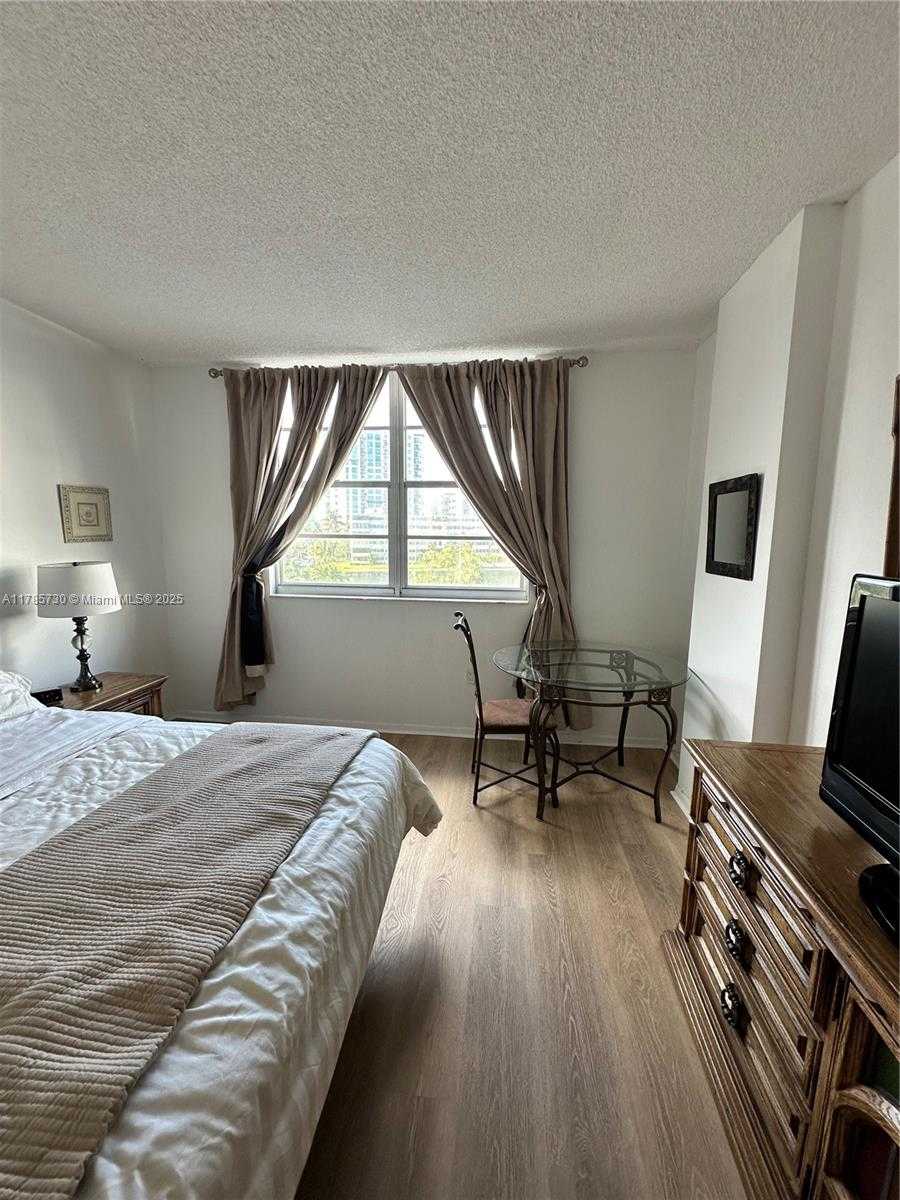 Small Image of 300 BAYVIEW DR #315, Sunny Isles Beach Number 16