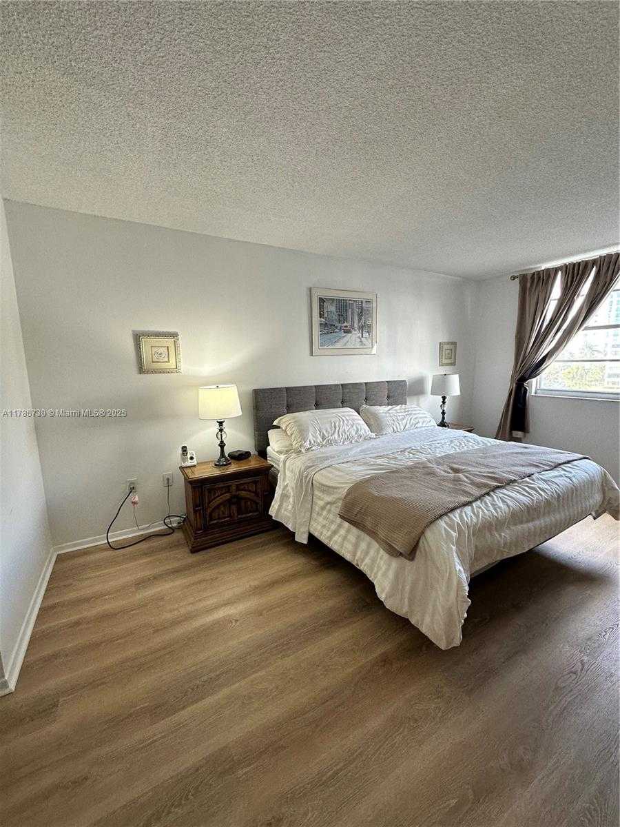 Small Image of 300 BAYVIEW DR #315, Sunny Isles Beach Number 19
