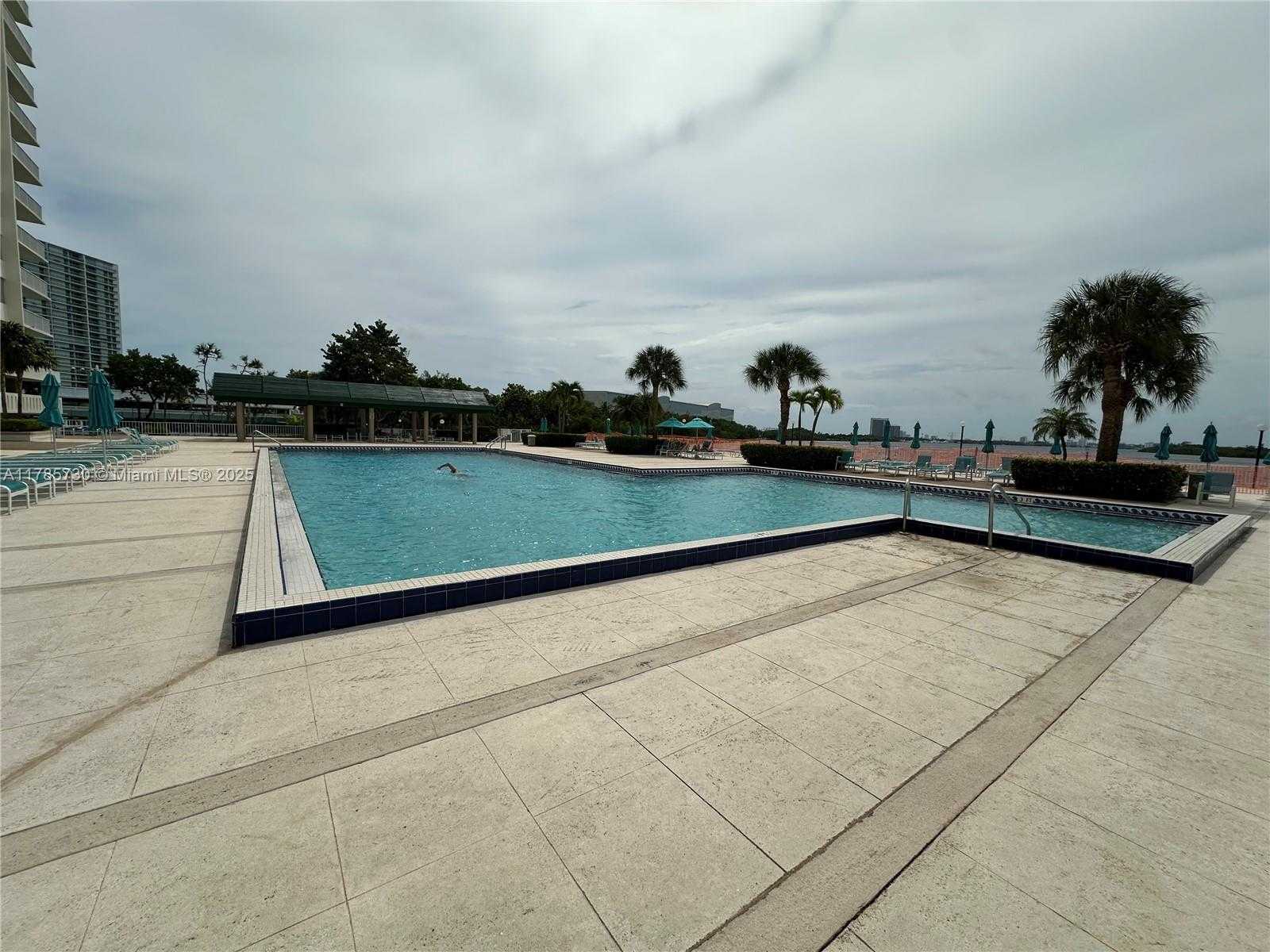 Small Image of 300 BAYVIEW DR #315, Sunny Isles Beach Number 2