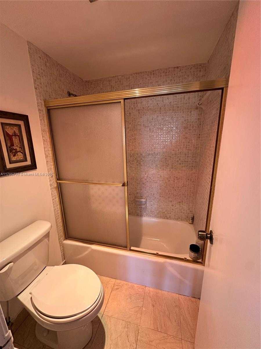 Small Image of 300 BAYVIEW DR #315, Sunny Isles Beach Number 23