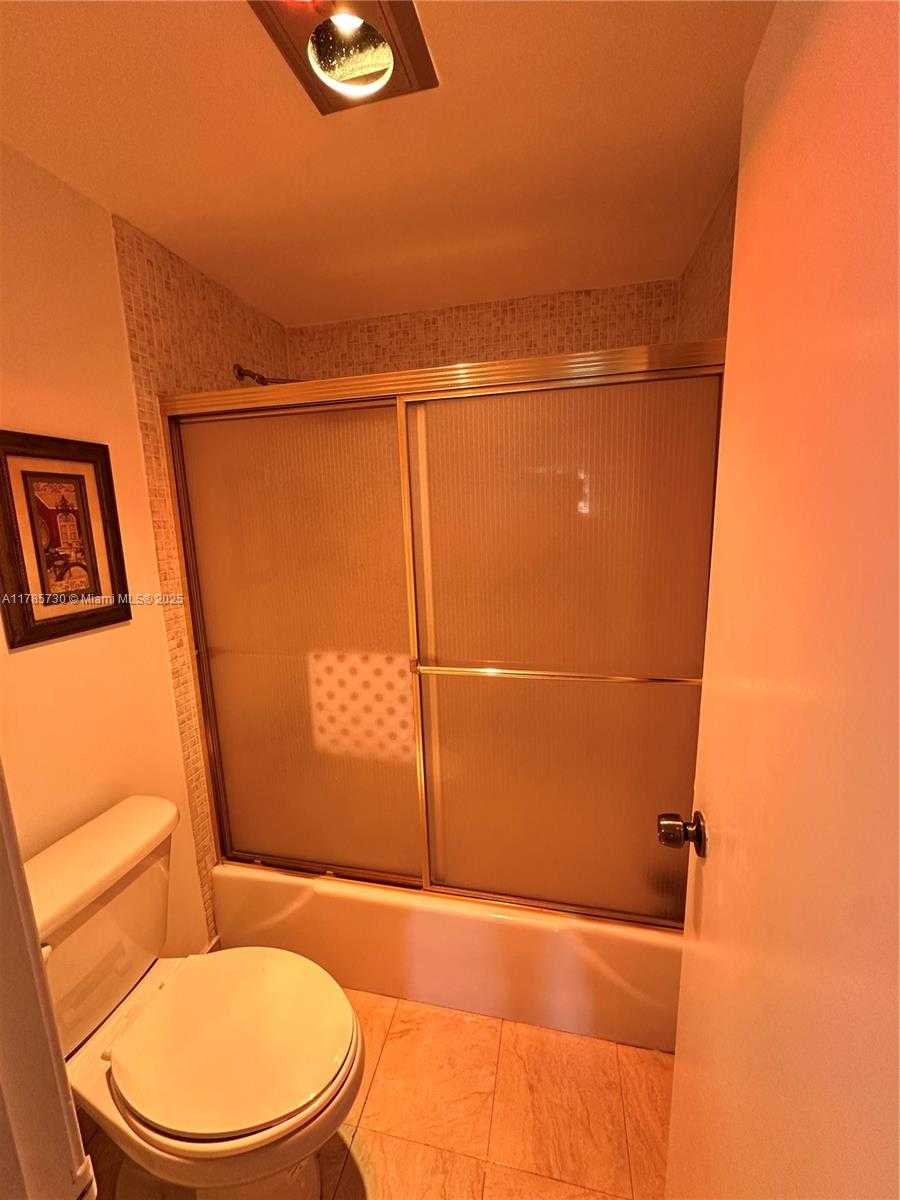 Small Image of 300 BAYVIEW DR #315, Sunny Isles Beach Number 24