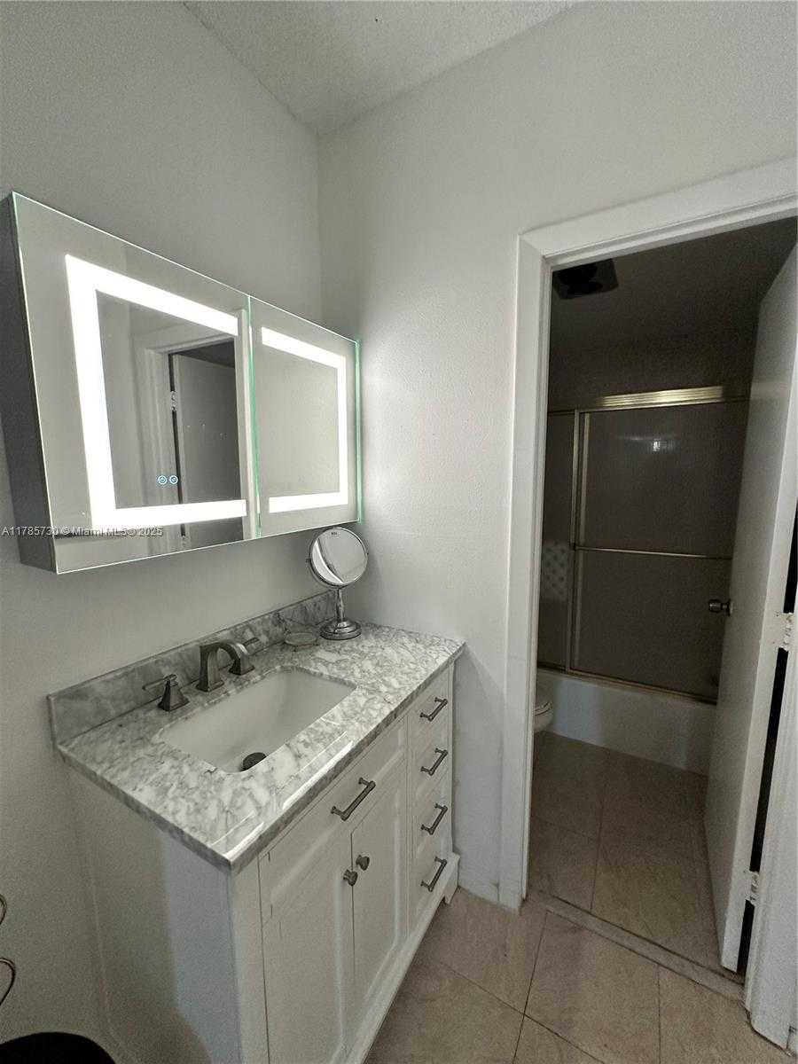 Small Image of 300 BAYVIEW DR #315, Sunny Isles Beach Number 25
