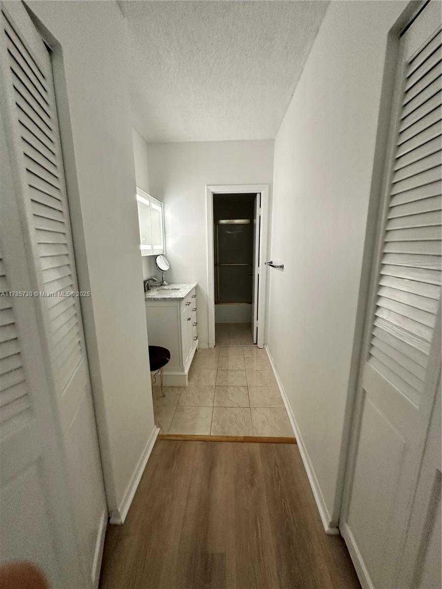 Small Image of 300 BAYVIEW DR #315, Sunny Isles Beach Number 28