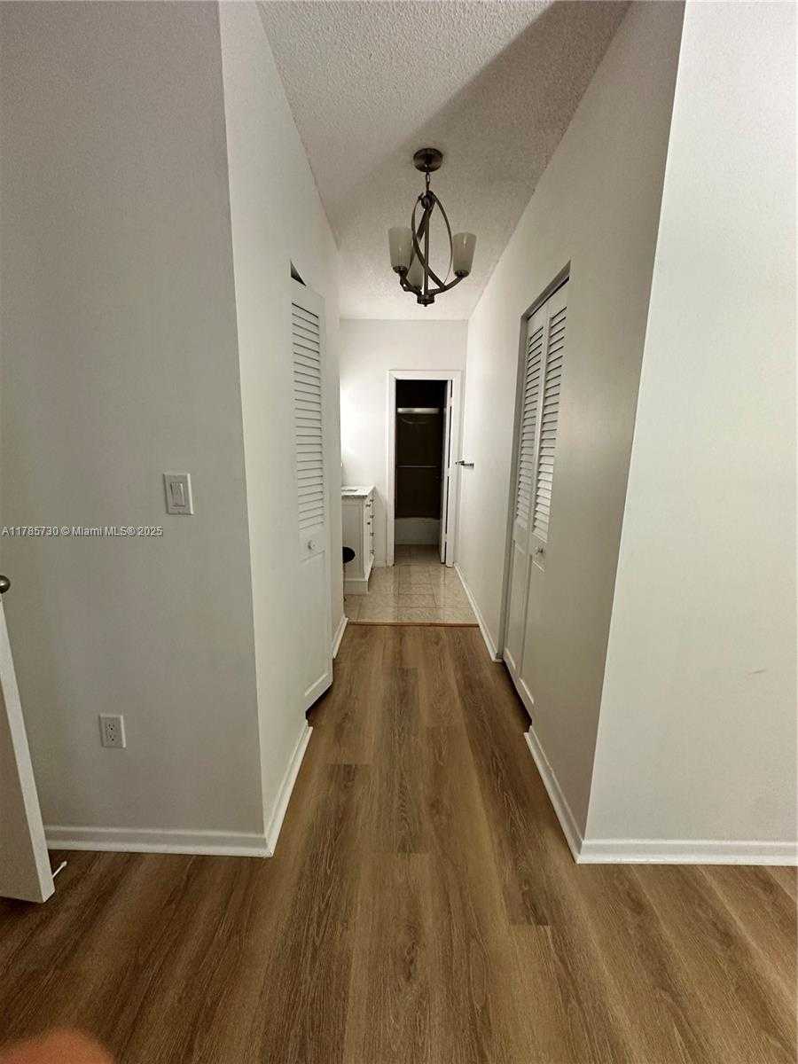 Small Image of 300 BAYVIEW DR #315, Sunny Isles Beach Number 29