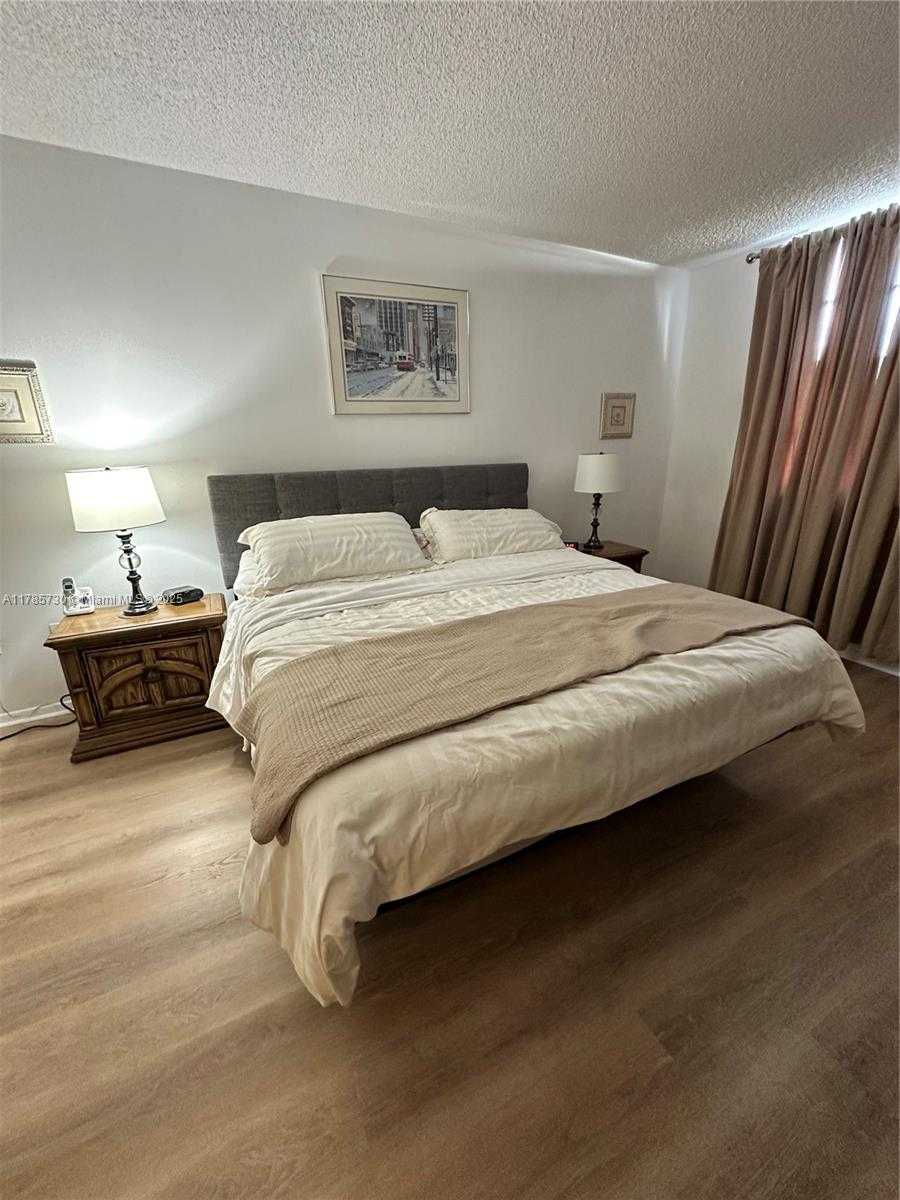 Small Image of 300 BAYVIEW DR #315, Sunny Isles Beach Number 30