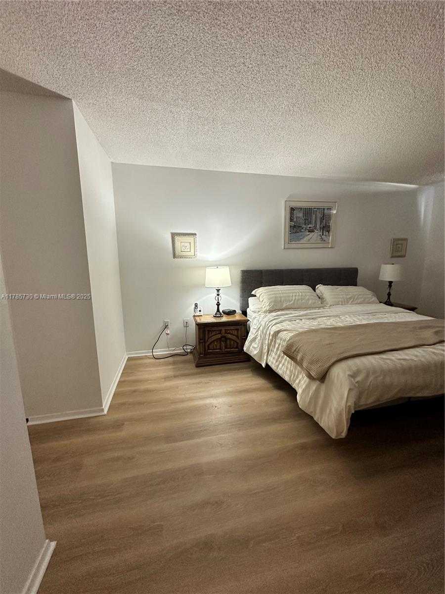 Small Image of 300 BAYVIEW DR #315, Sunny Isles Beach Number 31