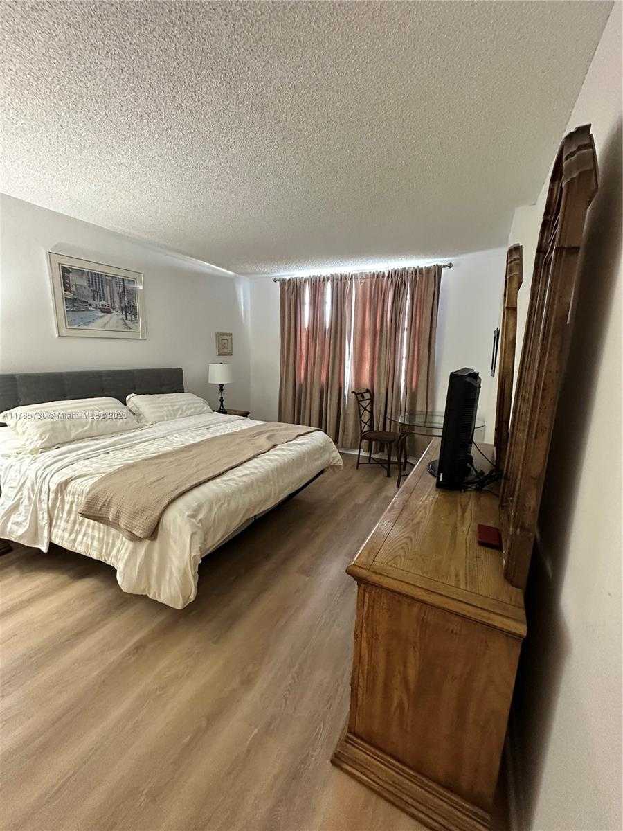 Small Image of 300 BAYVIEW DR #315, Sunny Isles Beach Number 32