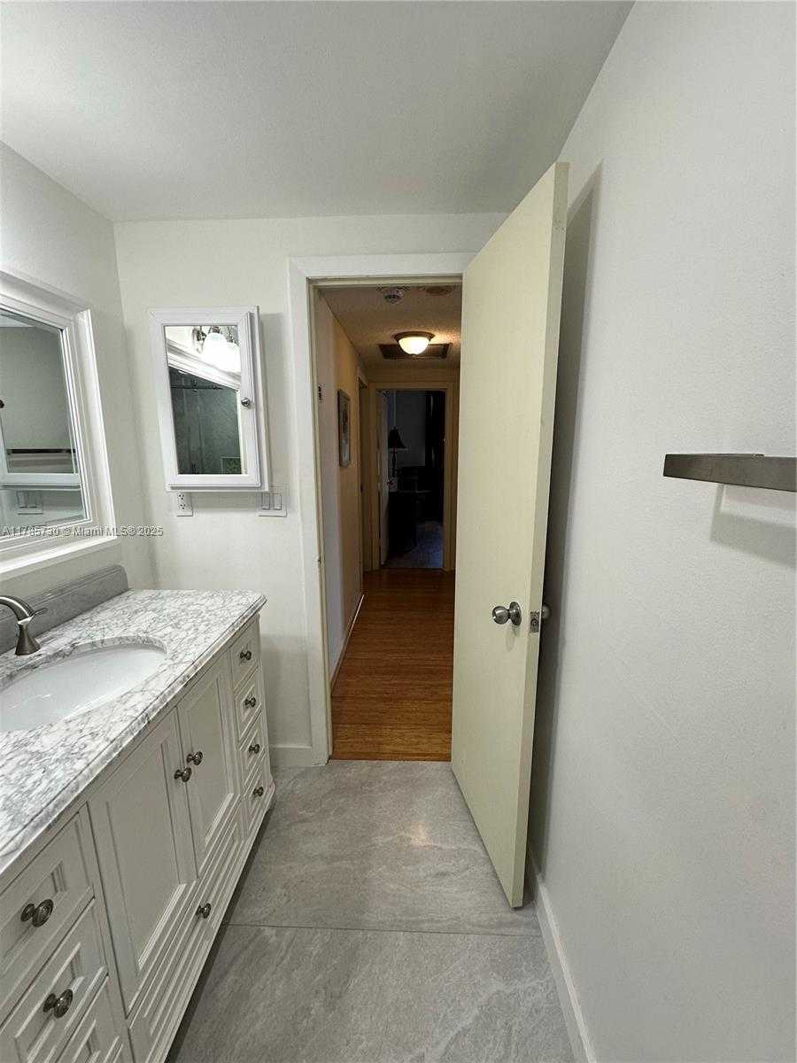 Small Image of 300 BAYVIEW DR #315, Sunny Isles Beach Number 33