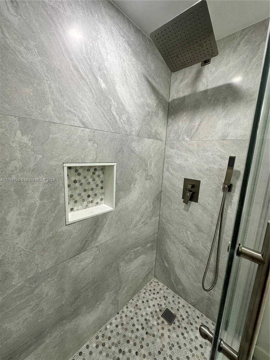 Small Image of 300 BAYVIEW DR #315, Sunny Isles Beach Number 36