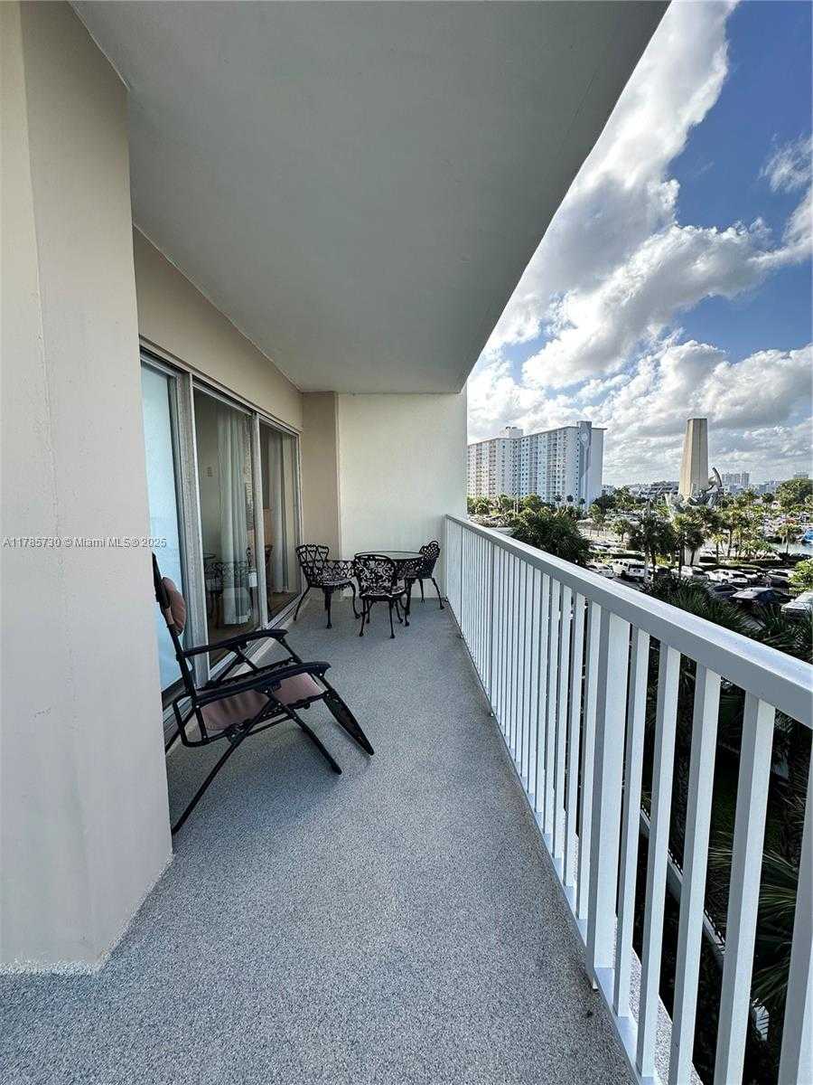 Small Image of 300 BAYVIEW DR #315, Sunny Isles Beach Number 4
