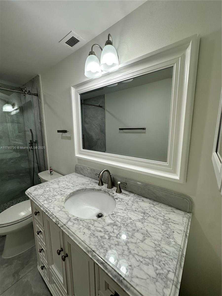 Small Image of 300 BAYVIEW DR #315, Sunny Isles Beach Number 40