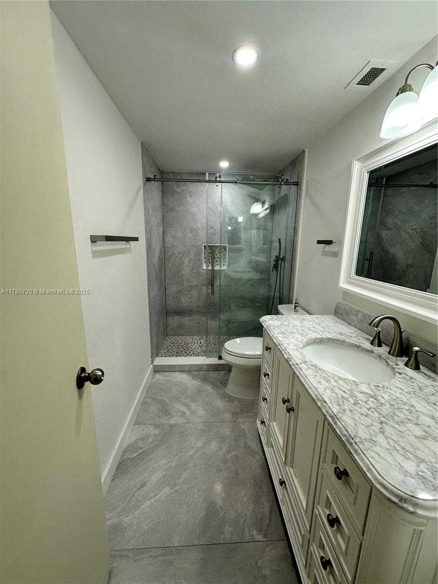 Small Image of 300 BAYVIEW DR #315, Sunny Isles Beach Number 42