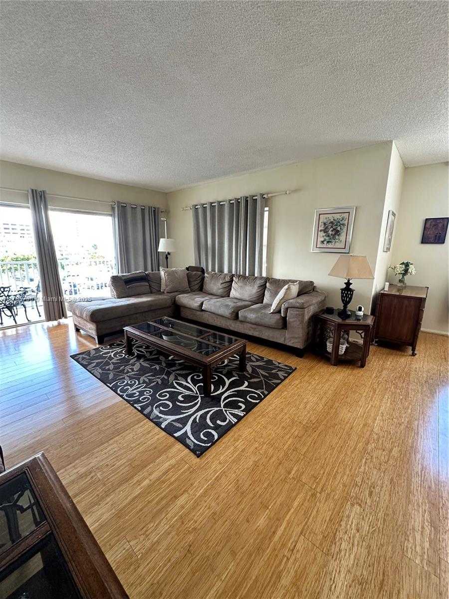 Small Image of 300 BAYVIEW DR #315, Sunny Isles Beach Number 44