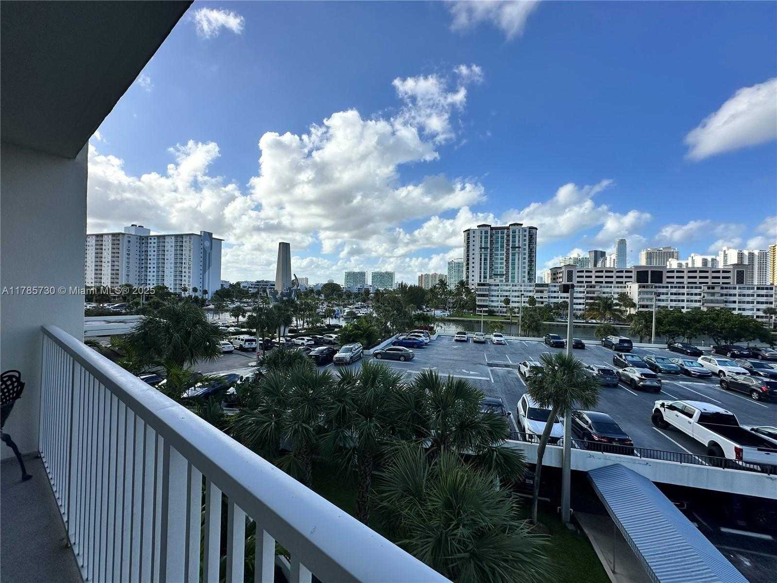 Small Image of 300 BAYVIEW DR #315, Sunny Isles Beach Number 52