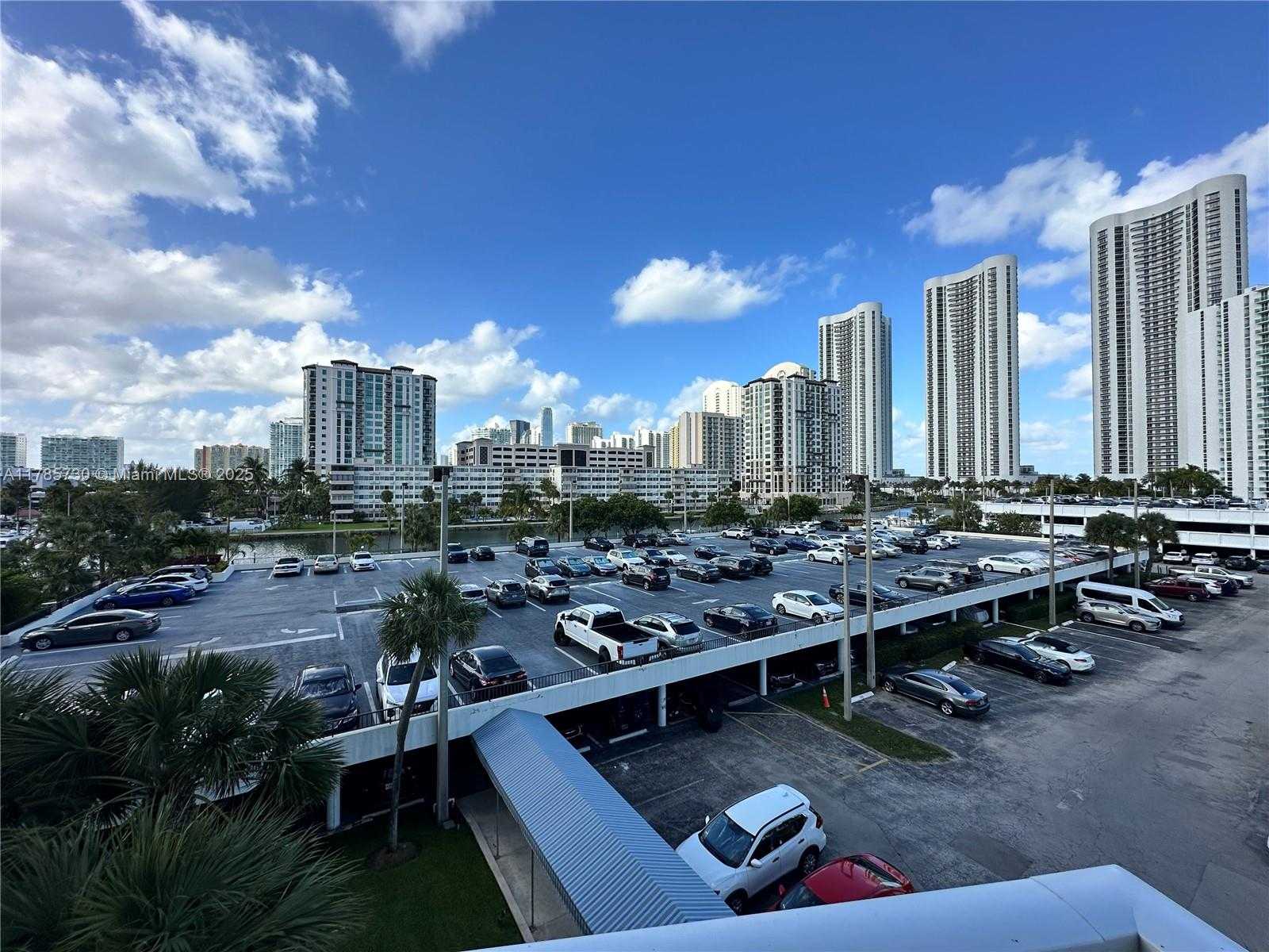 Small Image of 300 BAYVIEW DR #315, Sunny Isles Beach Number 53