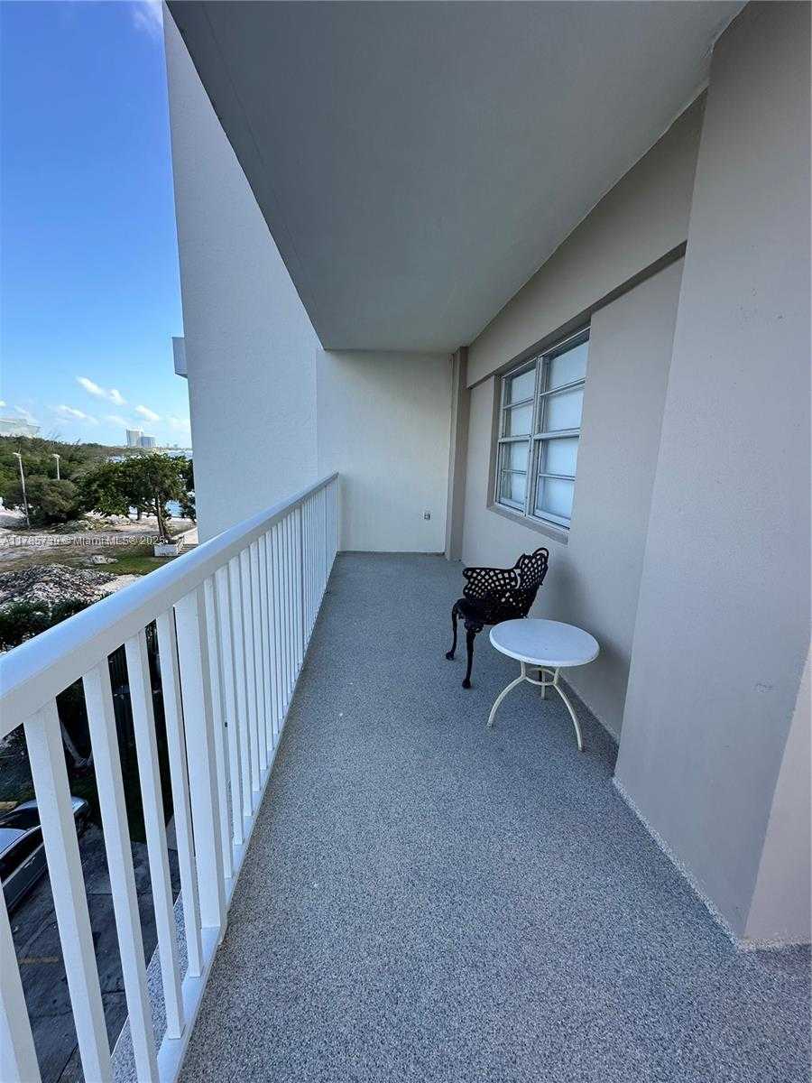 Small Image of 300 BAYVIEW DR #315, Sunny Isles Beach Number 55