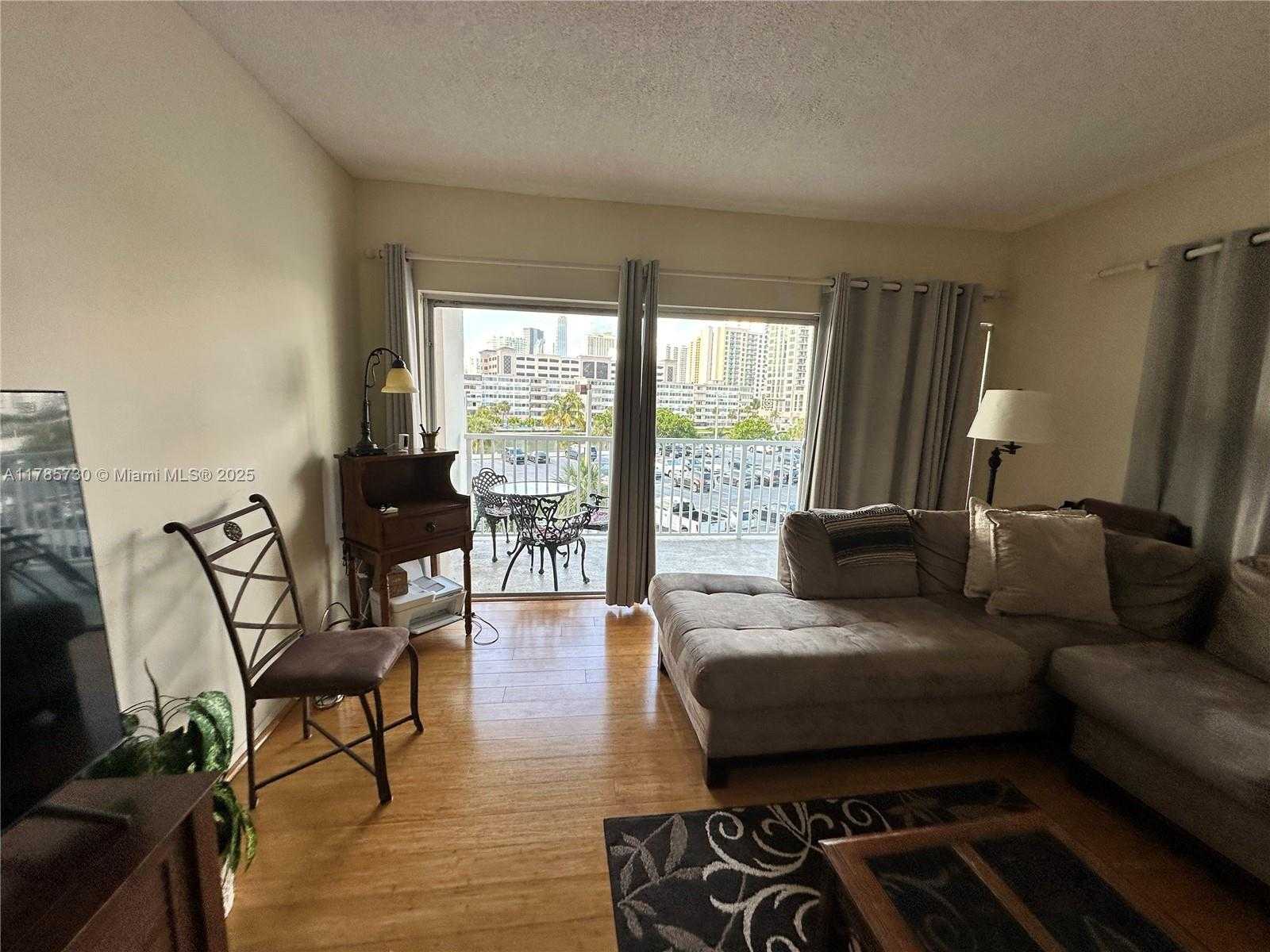 Small Image of 300 BAYVIEW DR #315, Sunny Isles Beach Number 56