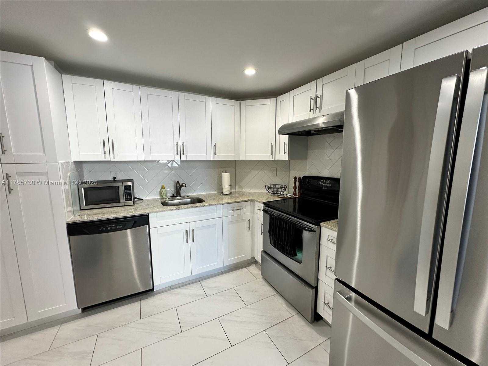 Small Image of 300 BAYVIEW DR #315, Sunny Isles Beach Number 58