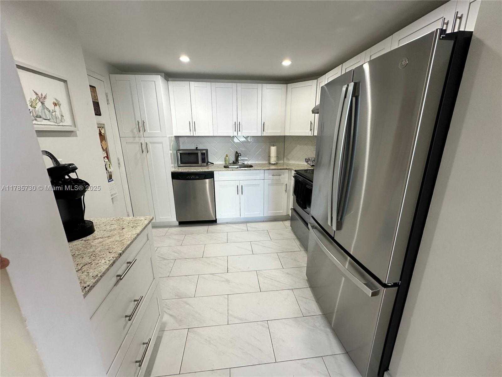 Small Image of 300 BAYVIEW DR #315, Sunny Isles Beach Number 59