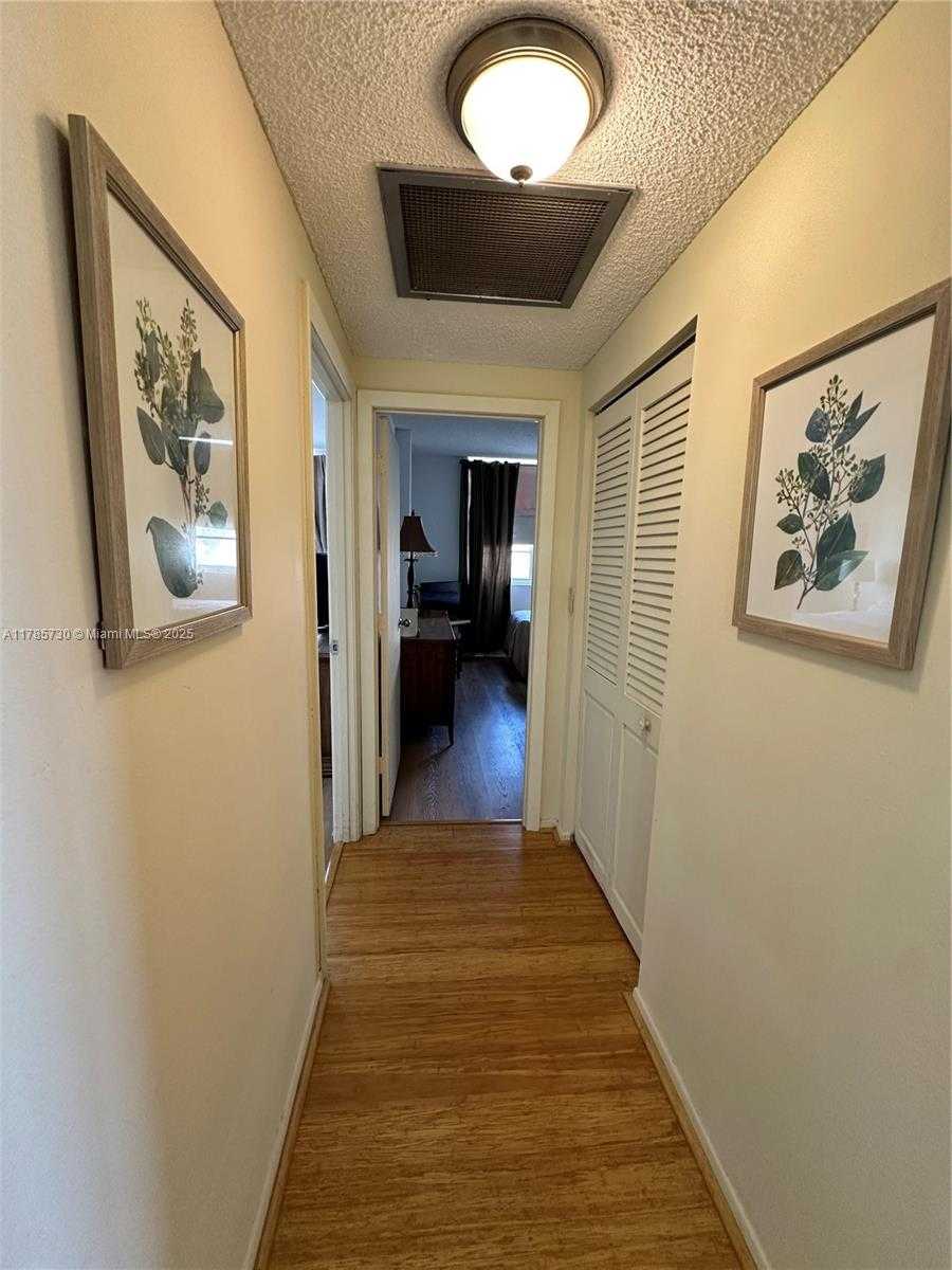 Small Image of 300 BAYVIEW DR #315, Sunny Isles Beach Number 6