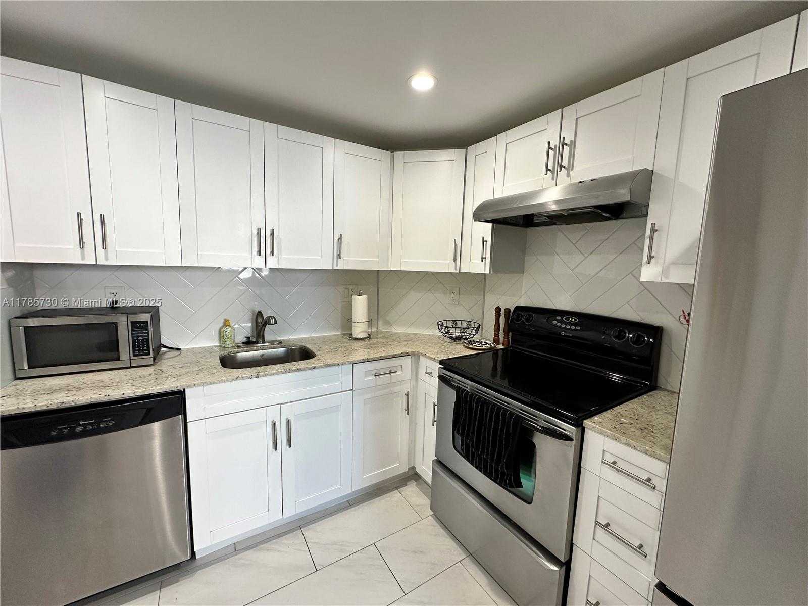 Small Image of 300 BAYVIEW DR #315, Sunny Isles Beach Number 61