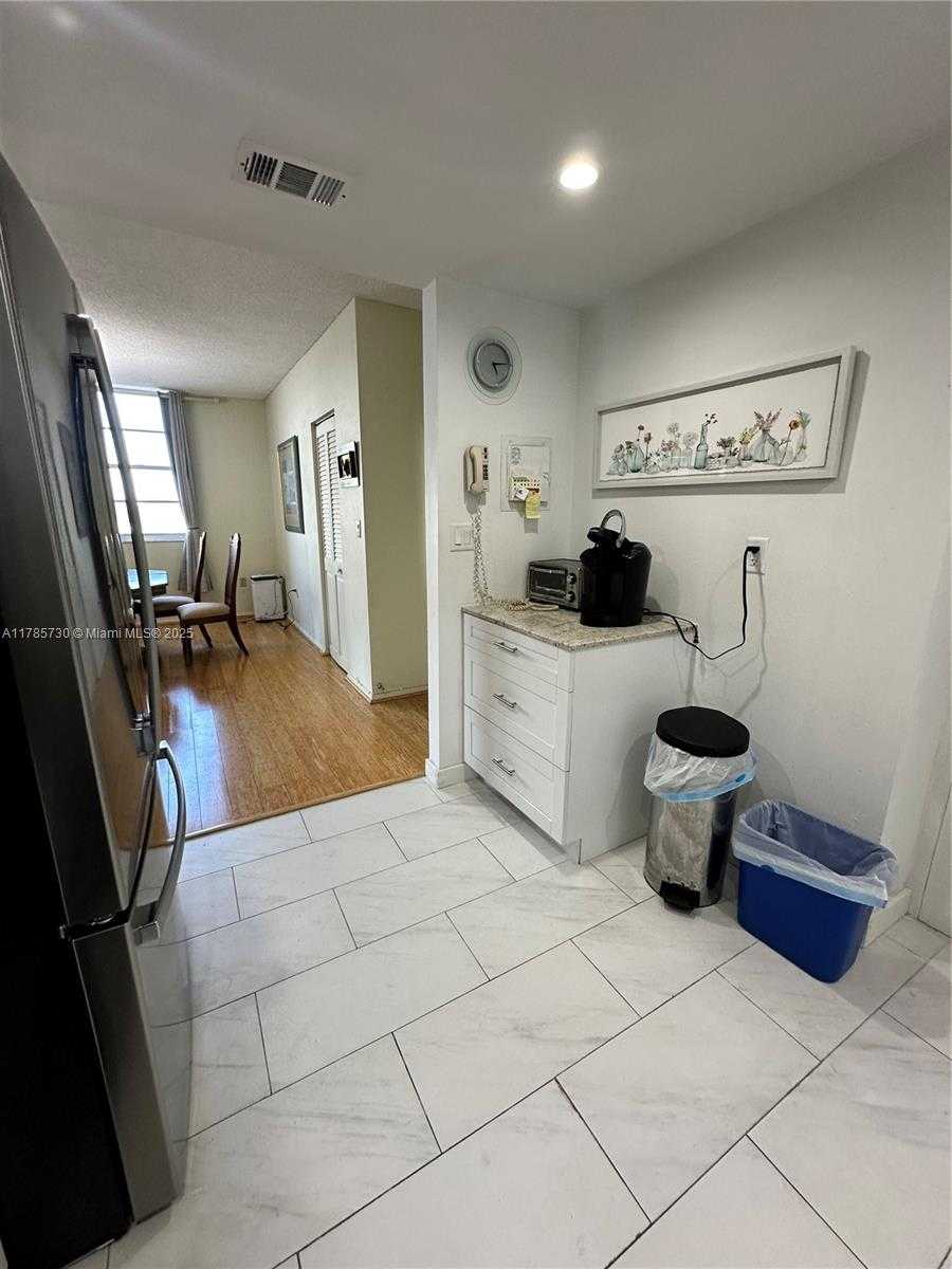 Small Image of 300 BAYVIEW DR #315, Sunny Isles Beach Number 62