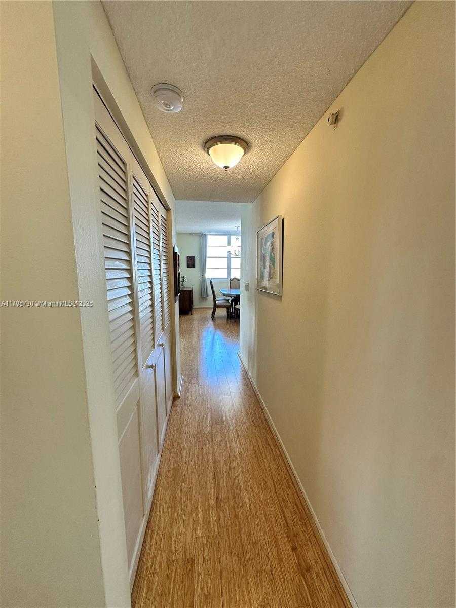 Small Image of 300 BAYVIEW DR #315, Sunny Isles Beach Number 7