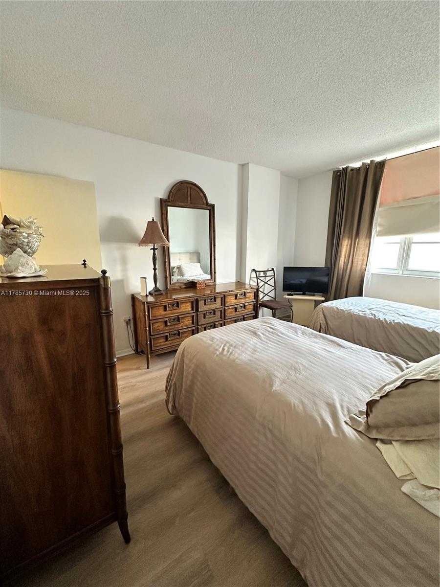Small Image of 300 BAYVIEW DR #315, Sunny Isles Beach Number 8