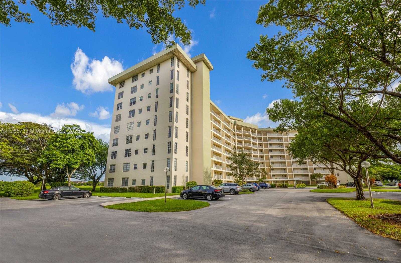 Small Image of 3090 #111, Pompano Beach Number 4