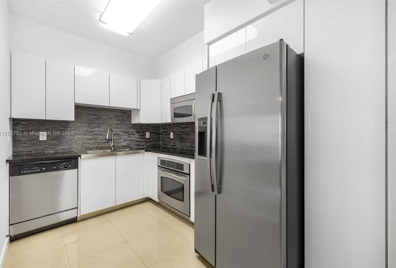 Small Image of 6365 COLLINS AVE #805, Miami Beach Number 15