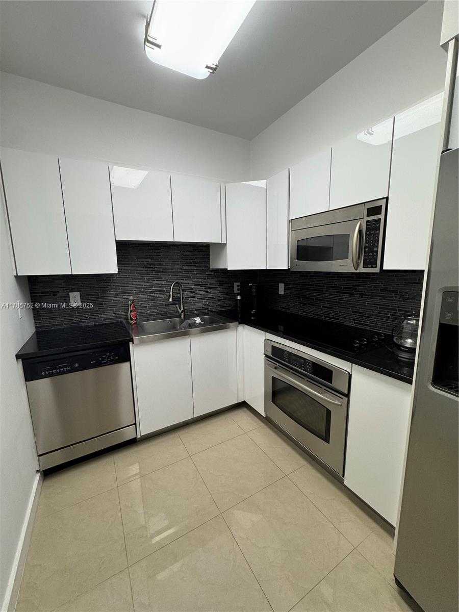Small Image of 6365 COLLINS AVE #805, Miami Beach Number 17
