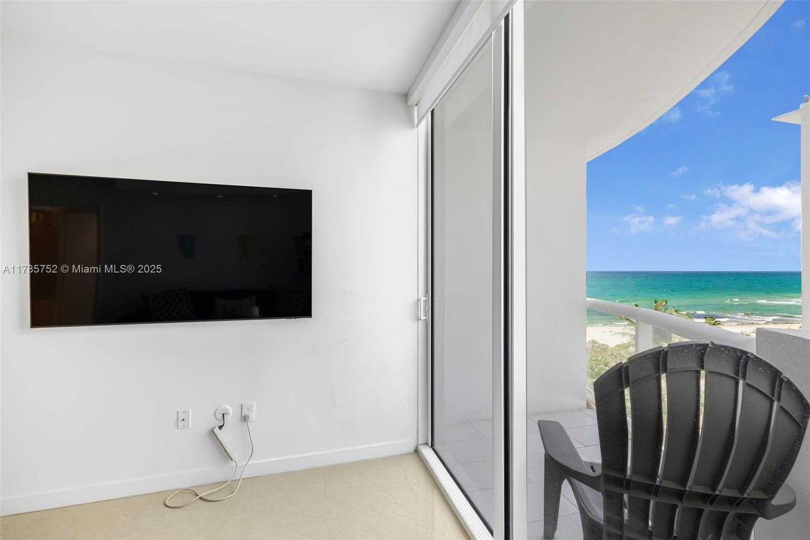 Small Image of 6365 COLLINS AVE #805, Miami Beach Number 9