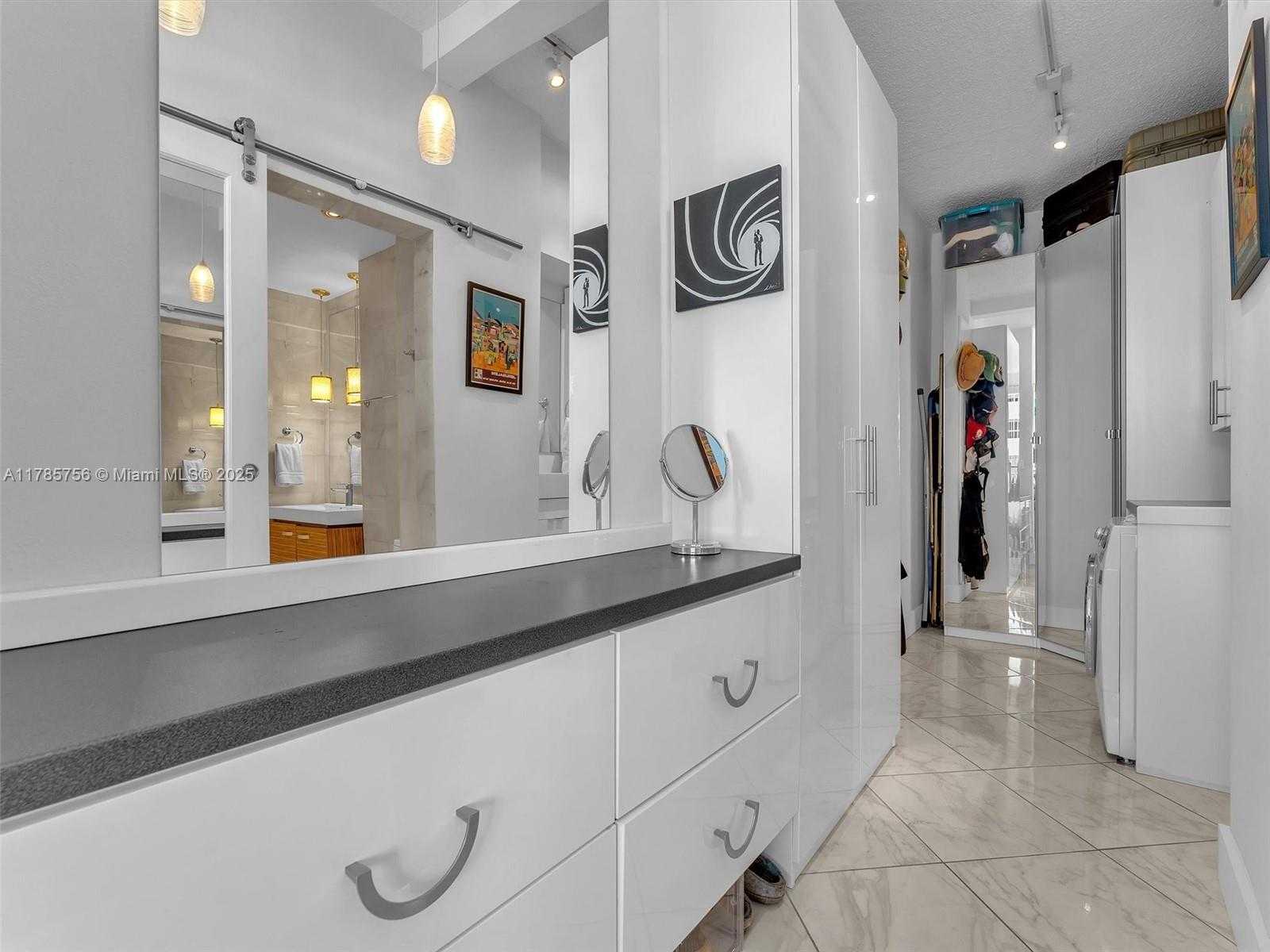 Small Image of 800 WEST AVE #PH06, Miami Beach Number 22