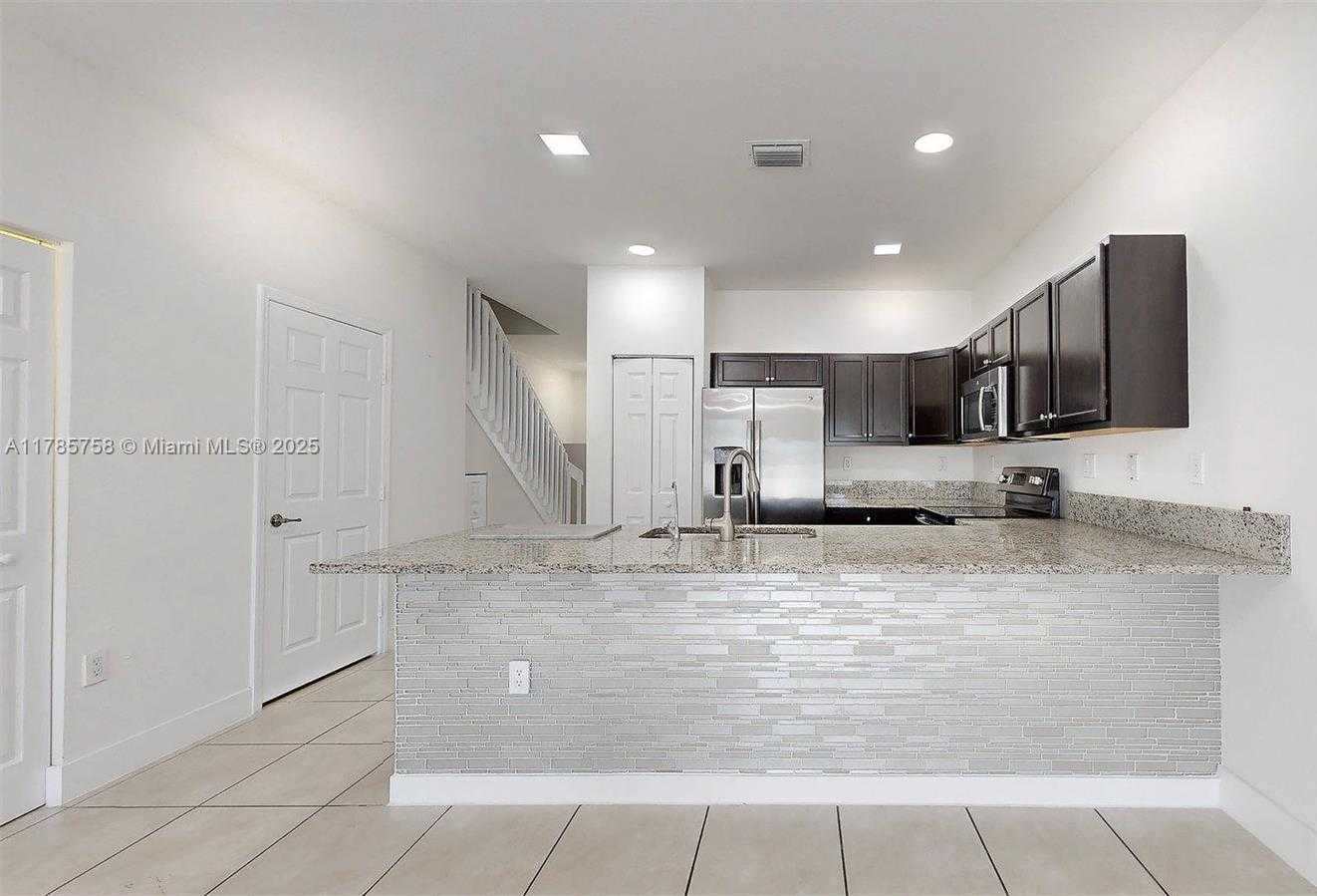 Small Image of 9231 WEST 32ND LN, Hialeah Number 2