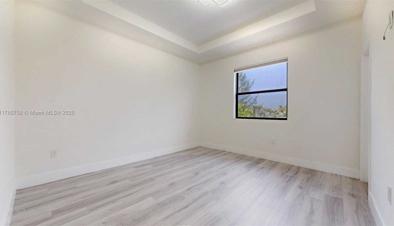 Small Image of 9231 WEST 32ND LN, Hialeah Number 24