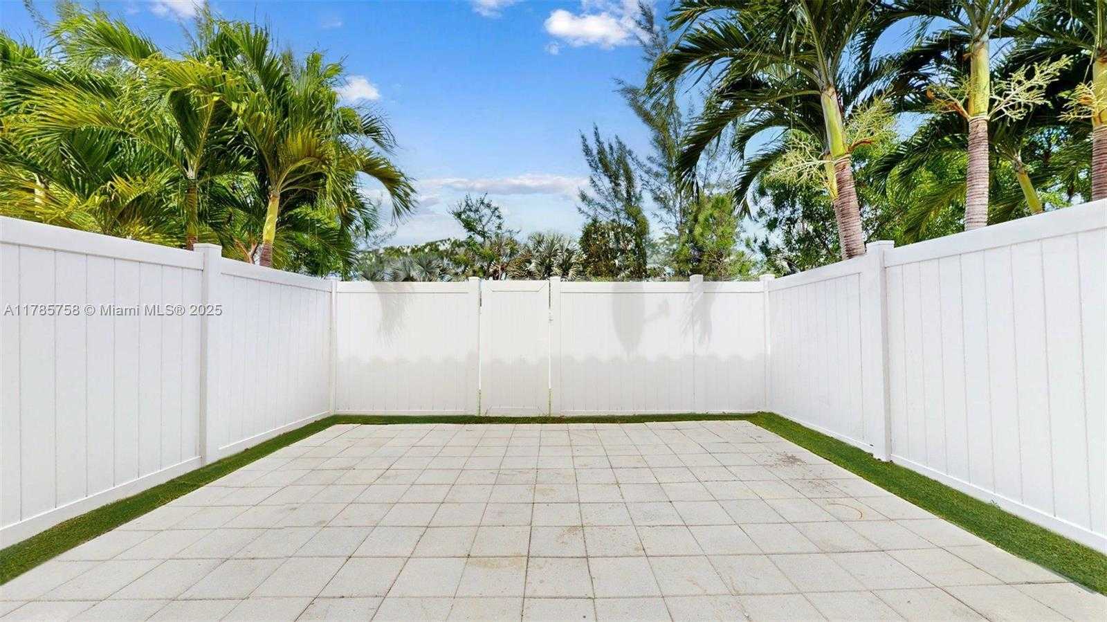 Small Image of 9231 WEST 32ND LN, Hialeah Number 47