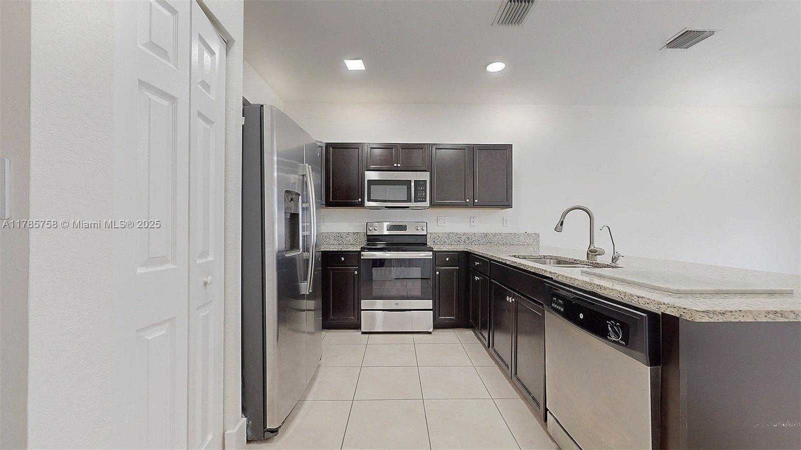 Small Image of 9231 WEST 32ND LN, Hialeah Number 7