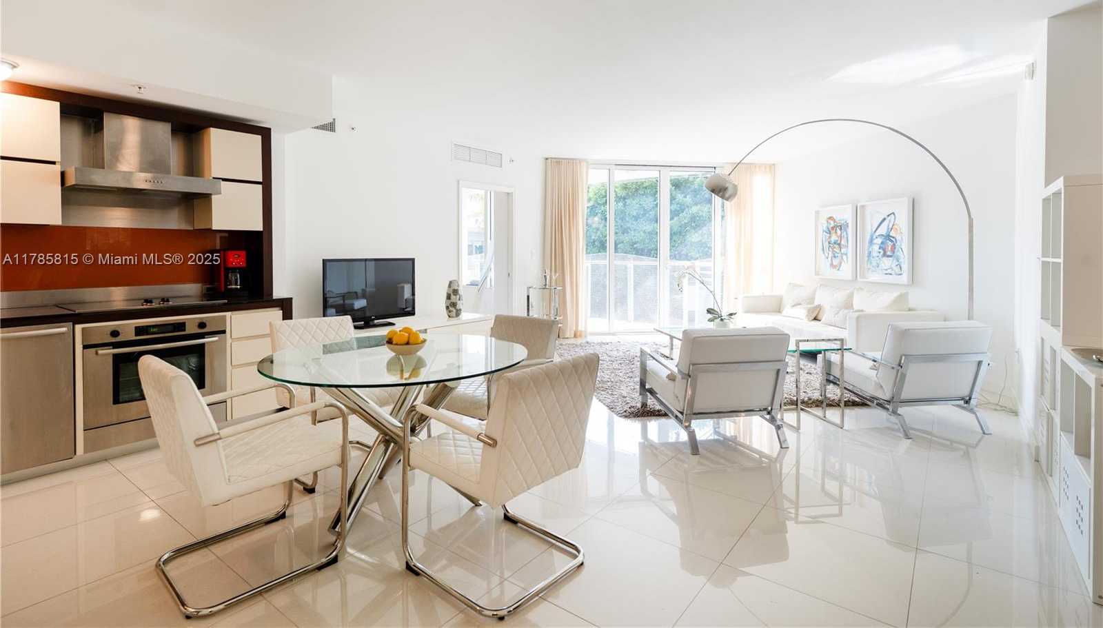 Small Image of 2155 WASHINGTON CT #207, Miami Beach Number 2