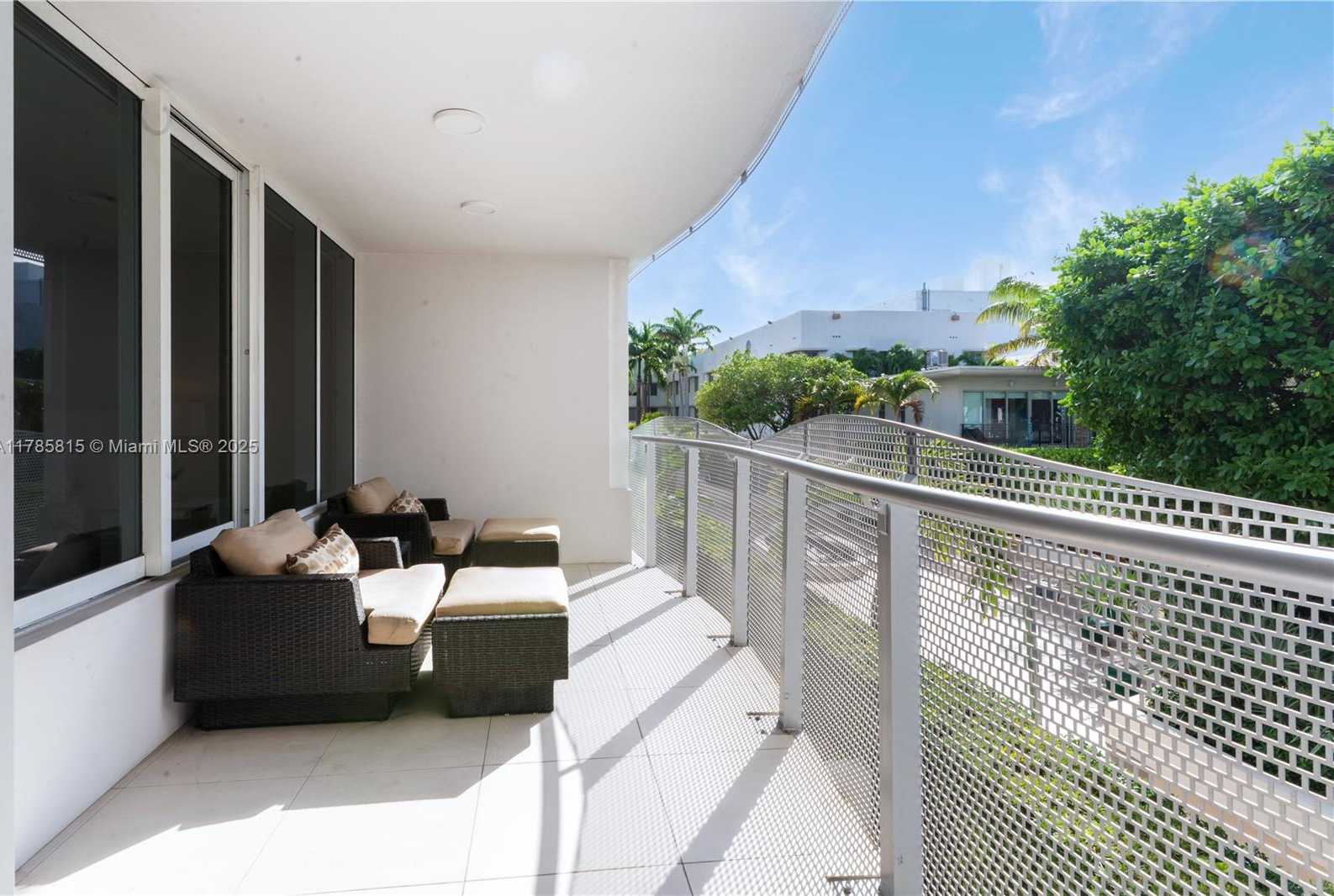 Small Image of 2155 WASHINGTON CT #207, Miami Beach Number 5