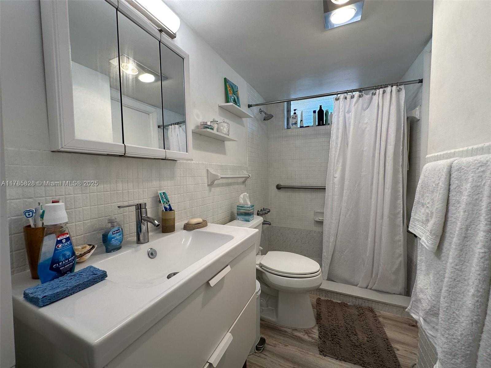 Small Image of 2929 POINT EAST DR #A101, Aventura Number 12