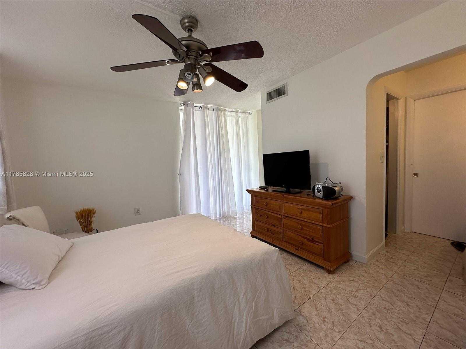 Small Image of 2929 POINT EAST DR #A101, Aventura Number 15