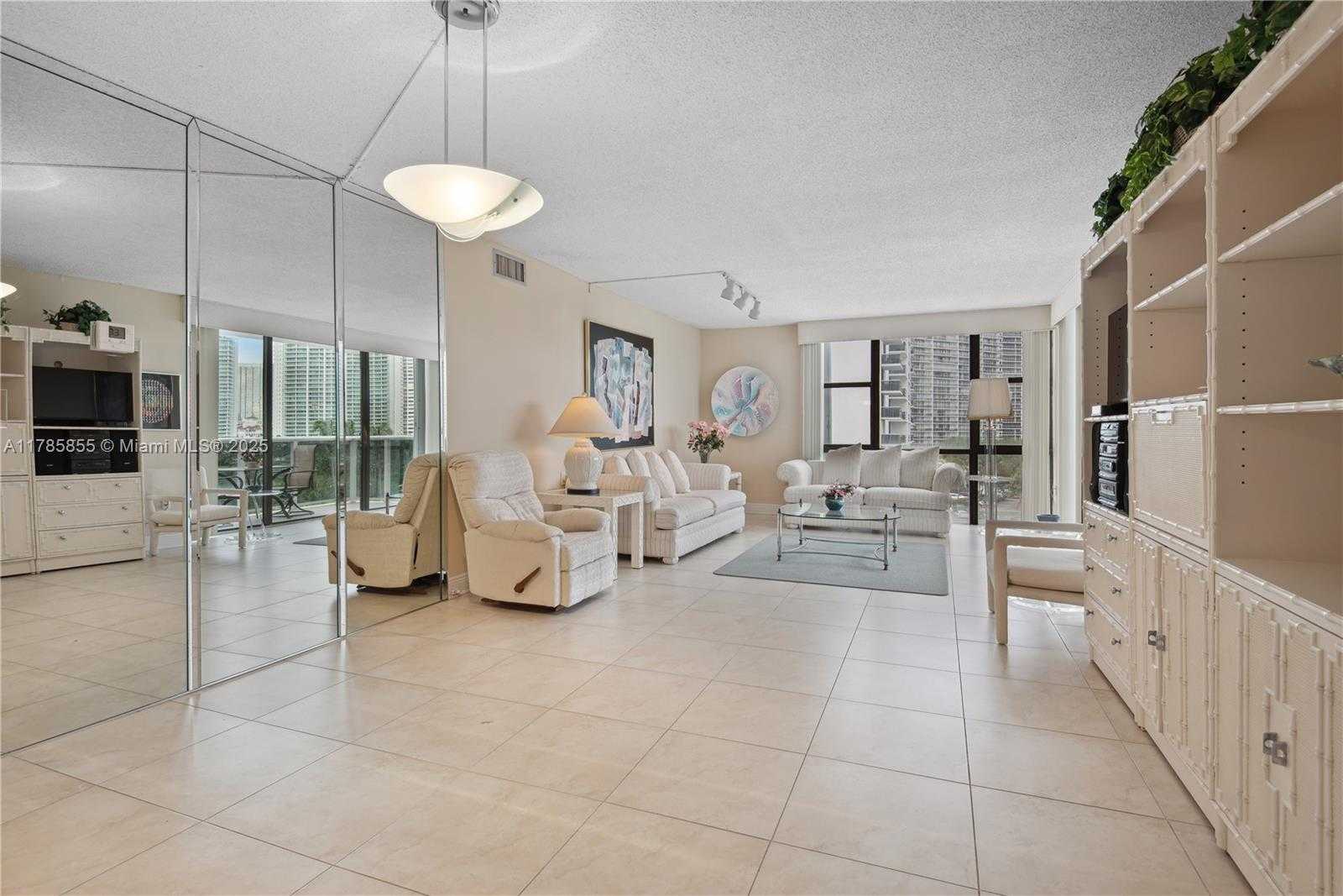 Small Image of 3625 N Country Club Dr, Aventura, FL 33180, USA Number 10
