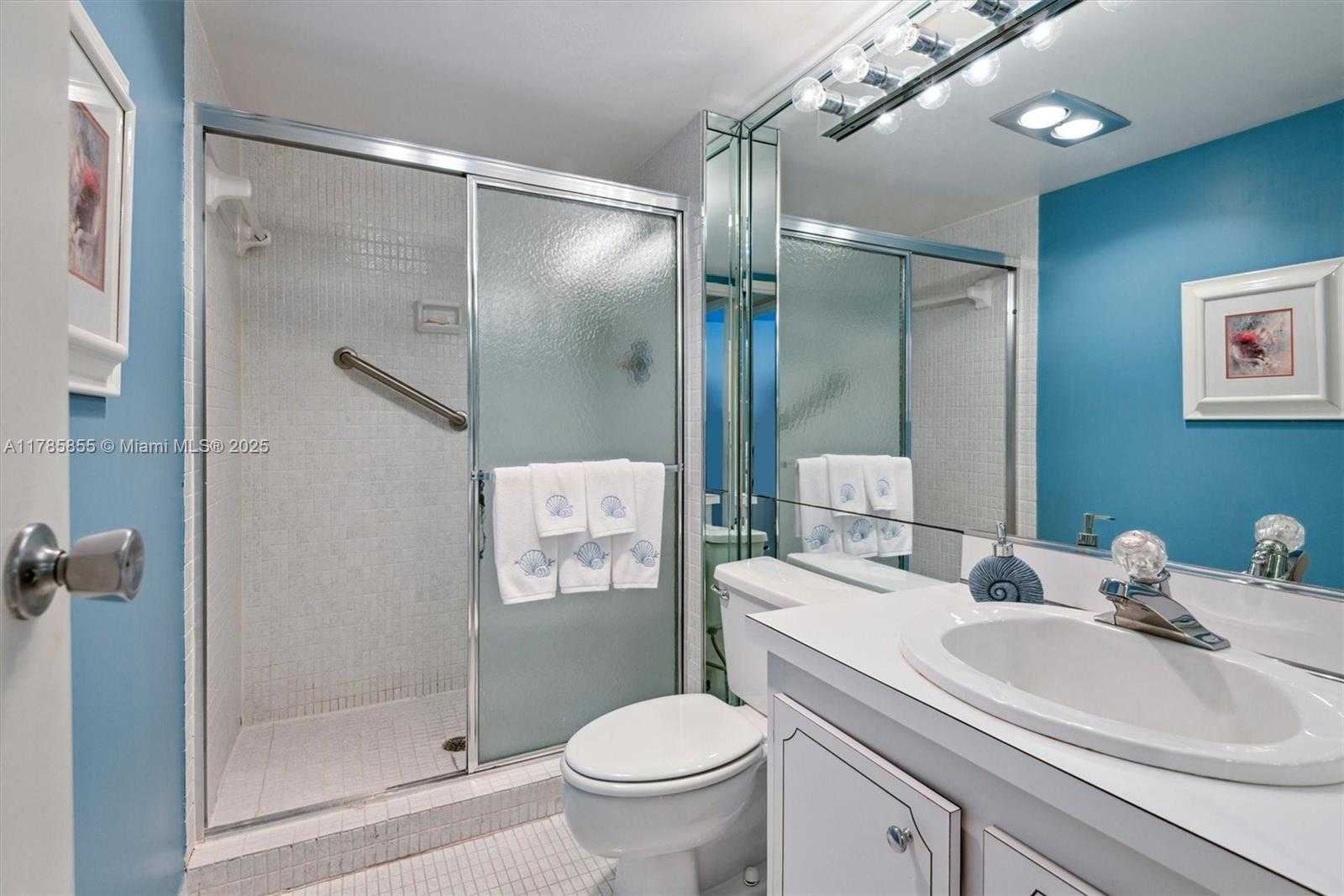 Small Image of 3625 N Country Club Dr, Aventura, FL 33180, USA Number 19