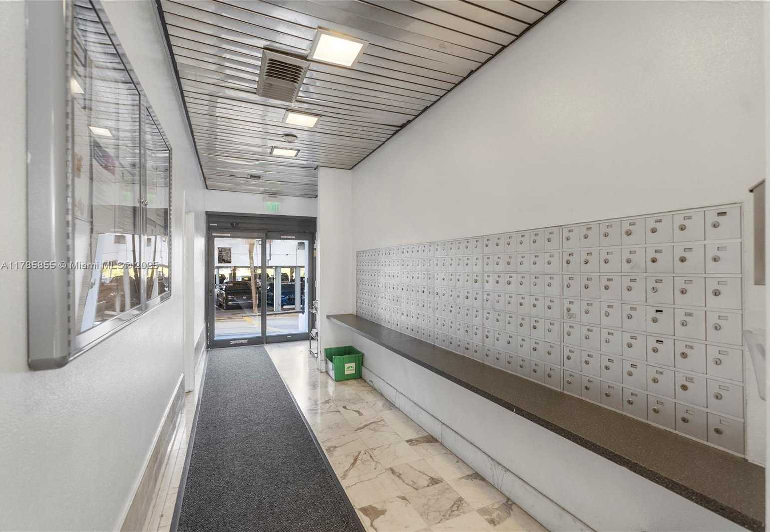 Small Image of 3625 N Country Club Dr, Aventura, FL 33180, USA Number 27