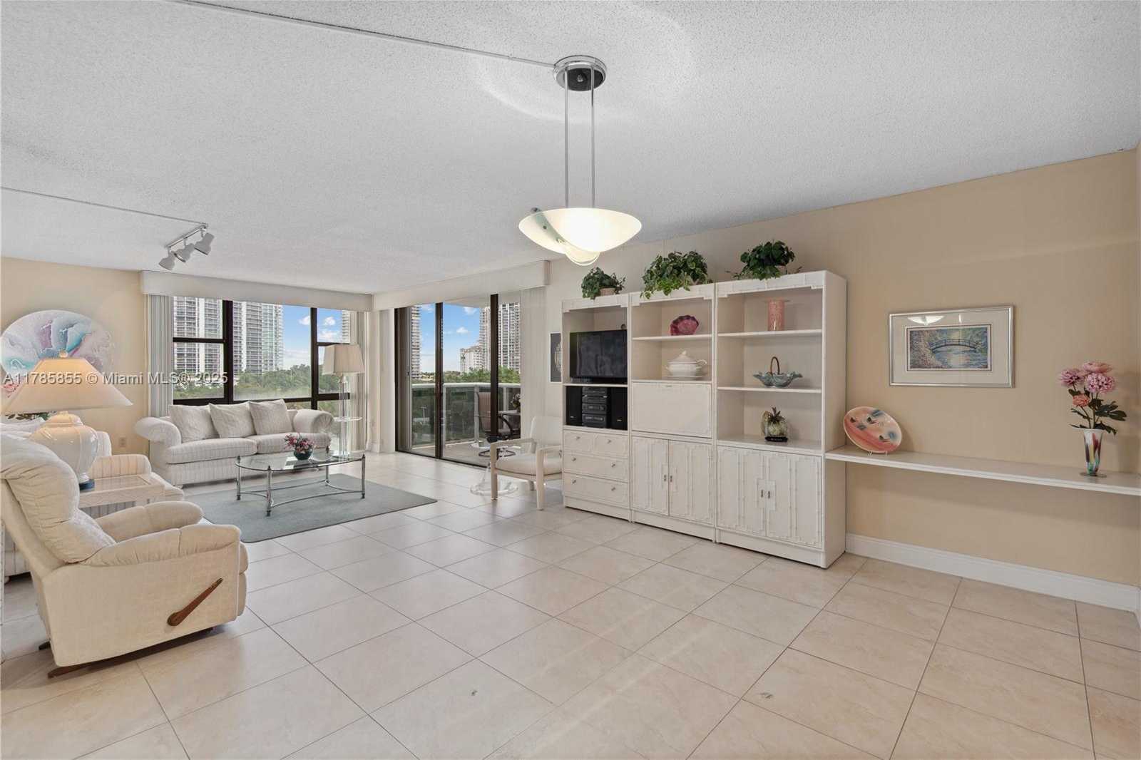 Small Image of 3625 N Country Club Dr, Aventura, FL 33180, USA Number 4