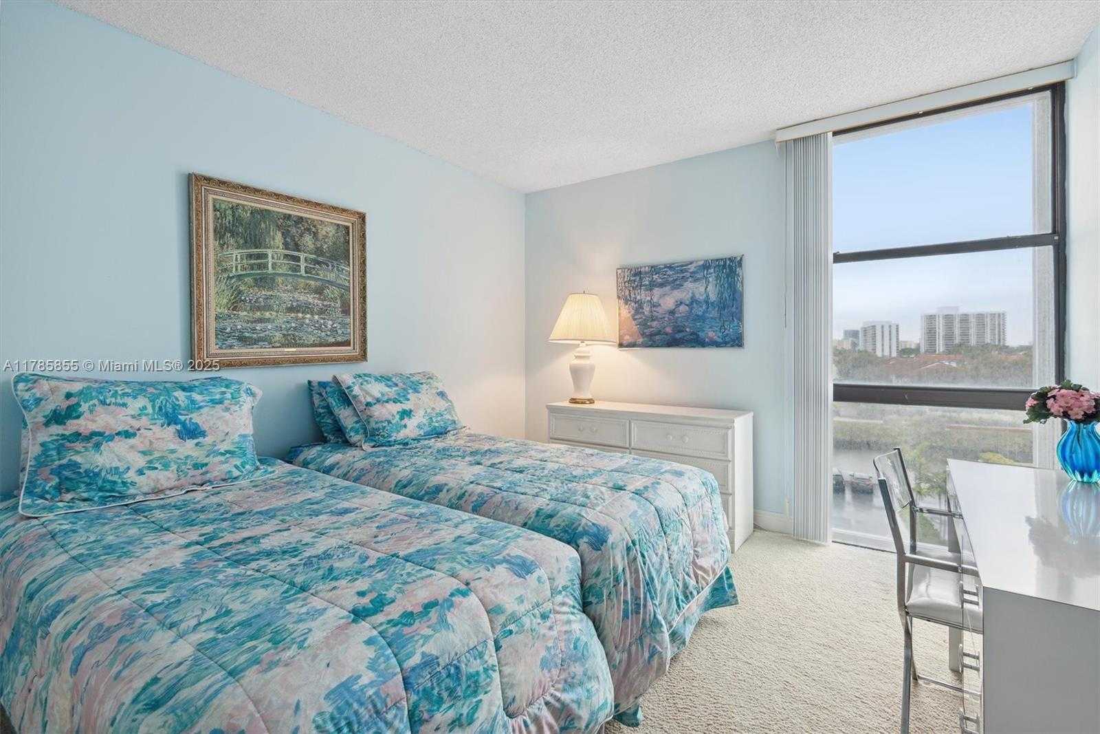 Small Image of 3625 N Country Club Dr, Aventura, FL 33180, USA Number 6