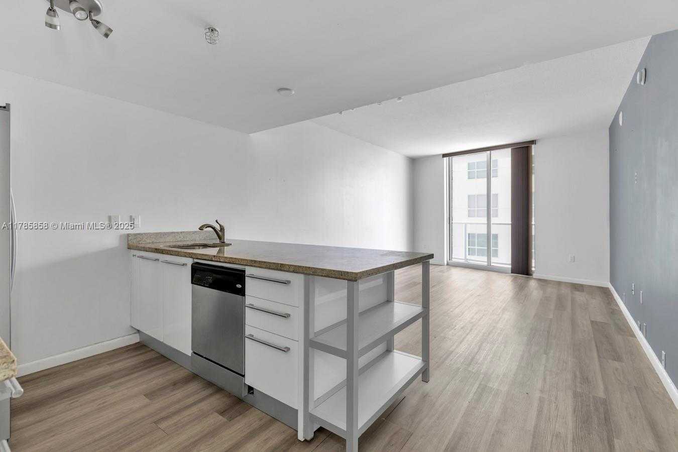 Small Image of 185 SOUTH WEST 7 ST #1508, Miami Number 4