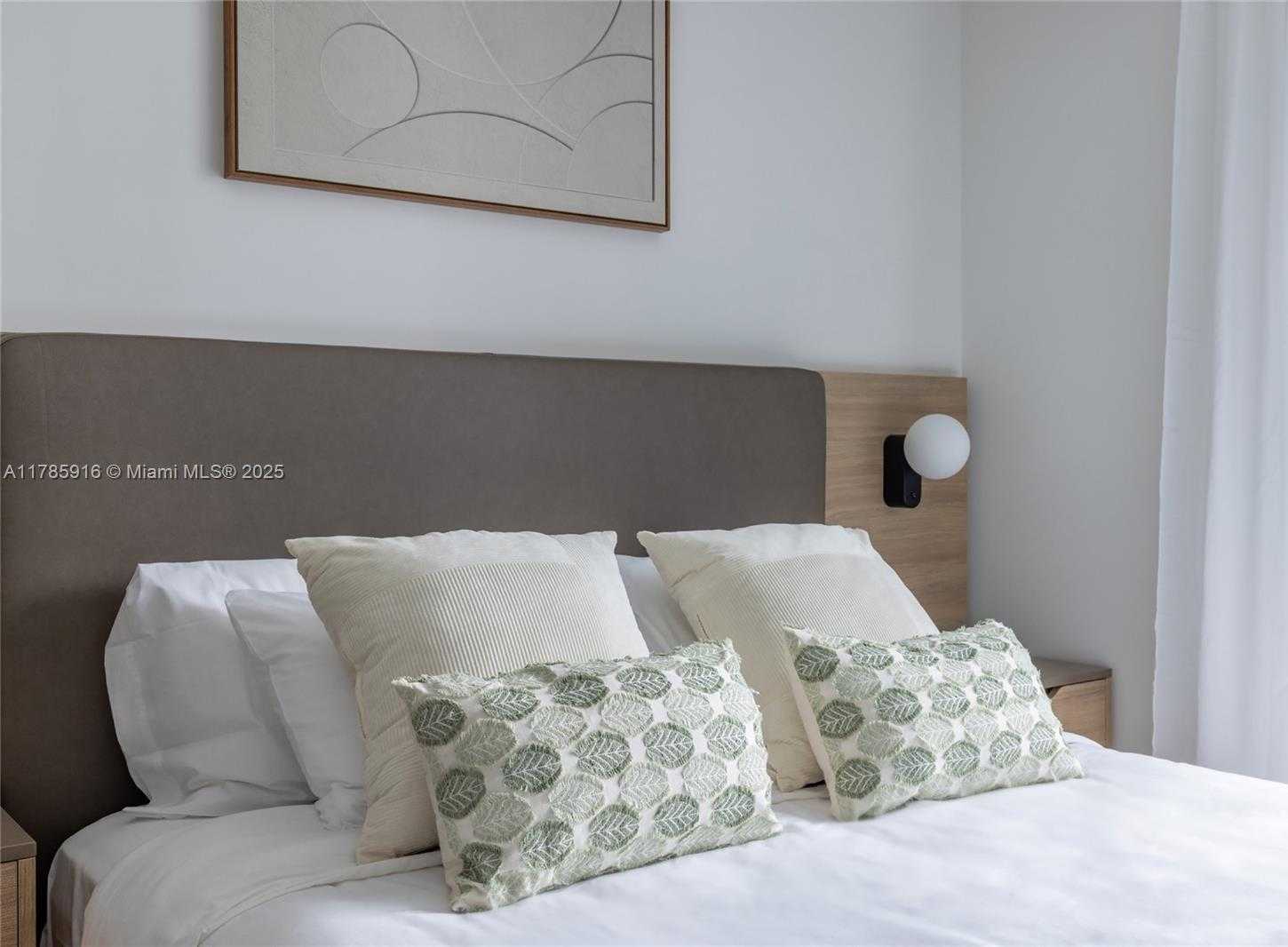 Small Image of 159 NORTH EAST 6TH ST #3701, Miami Number 17