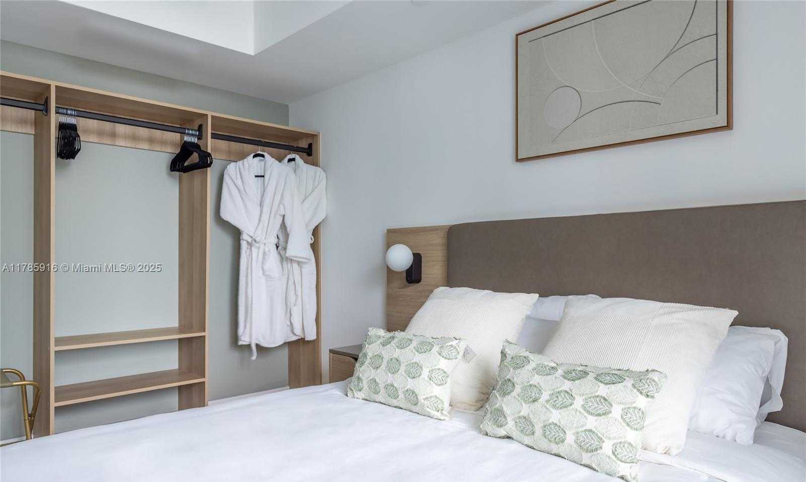 Small Image of 159 NORTH EAST 6TH ST #3701, Miami Number 18