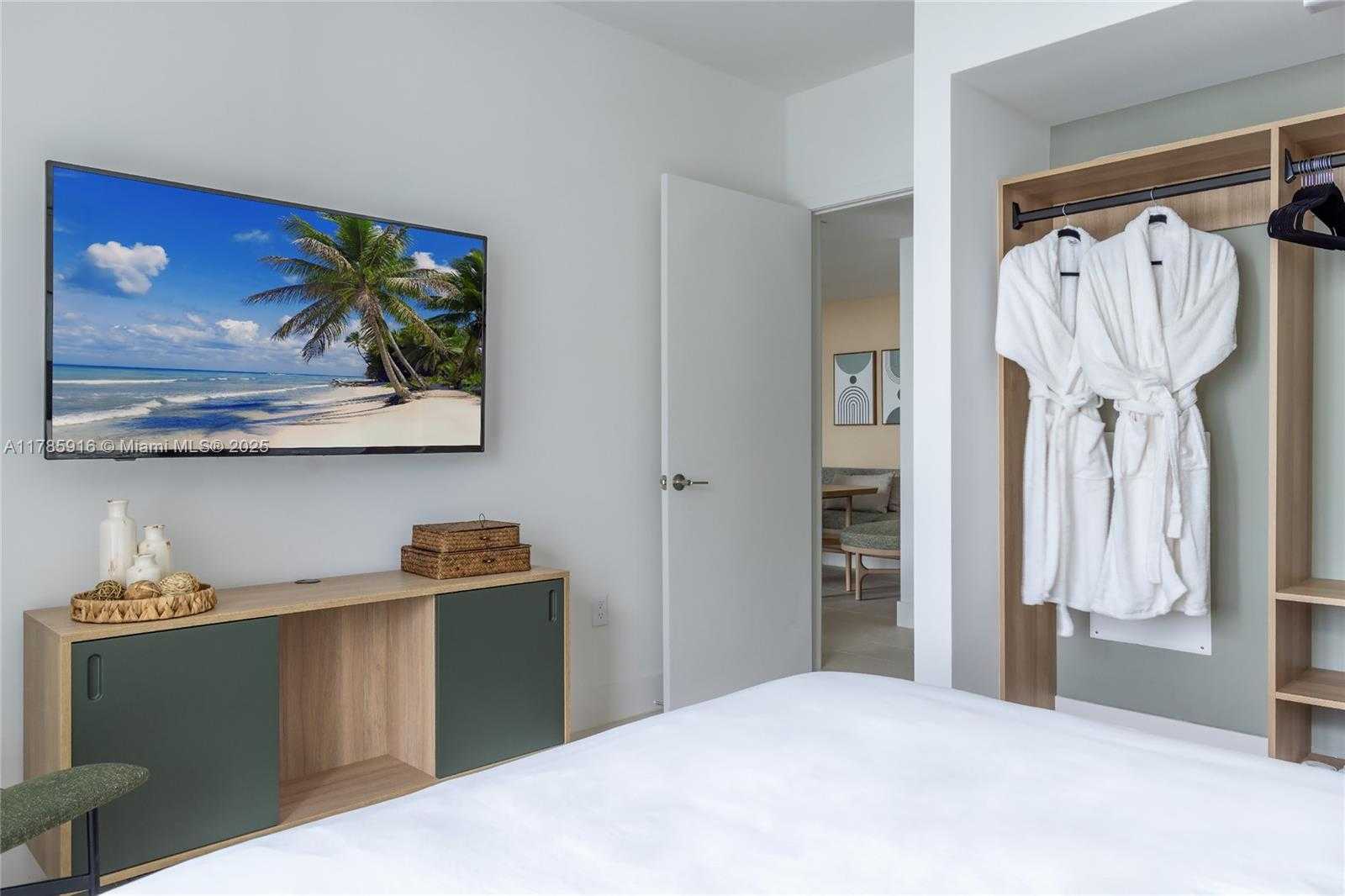 Small Image of 159 NORTH EAST 6TH ST #3701, Miami Number 19